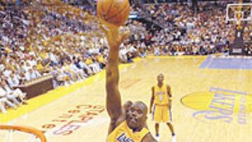 <b>LETAL</b>. Shaquille ONeal dominó bajo los aros a pesar de las personales.