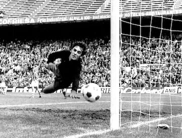 Jug¨® con la Real Sociedad de 1971 a 1975