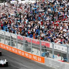 El salvavidas sería... Asia