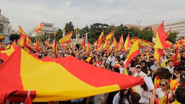 La bandera y el himno, dos de los símbolos más identificativos de España.