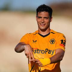 Raúl Jiménez inicia con gol la pretemporada con los Wolves