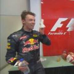 Vettel recriminó a Kvyat por la salida: "Atacaste como un loco"