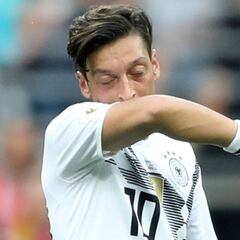 Matthäus se suma a las críticas a Özil: "No tiene ganas de jugar, lo hace sin corazón ni pasión"