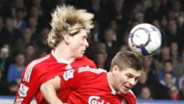 <b>INSUFICIENTE. </b>La presencia de Torres y Gerrard no fue suficiente.