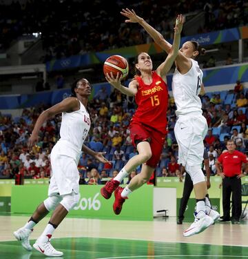 Es la especialista en canastas imposibles. Tiene anillo de la WNBA con Minnesota.