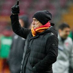 Terim y compañeros de Falcao critican continuidad de la liga