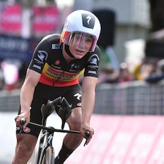 Evenepoel gana la crono por un segundo ante el dúo de Ineos y un buen Roglic