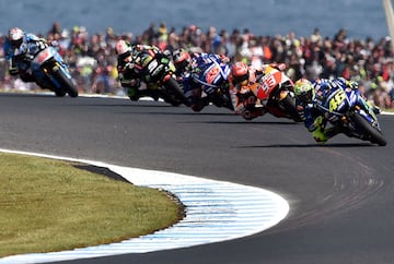 Valentino Rossi lidera la carrera.