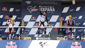 Arenas es el amo y se&ntilde;or de los finales de infarto de Moto3.