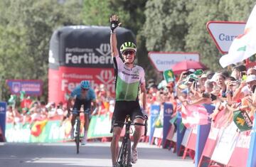 Ben King remató la escapada del día con una victoria en La Alfaguara, la primera meta en alto de la Vuelta 2018.