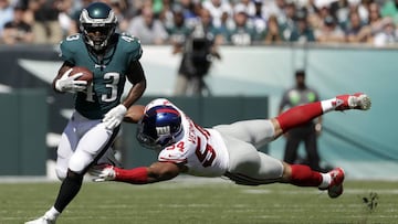 Philadelphia Eagles' Darren Sproles, left, tries to slip past New York Giants' Olivier Vernon during the first half of an NFL football game, Sunday, Sept. 24, 2017, in Philadelphia. (AP Photo/Michael Perez)