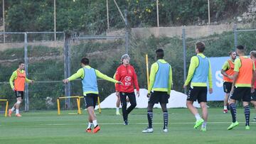 Enrique Martín, durante el primer entrenamiento con el equipo en octubre.