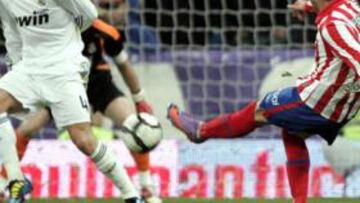 <b>OCASIÓN. </b>Reyes marca el 0-1 en la temporada 2009-10.