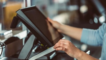 Faltan 150 euros en caja, el supermercado despide a la trabajadora tras 35 años en la empresa y todo acaba en huelga sindical