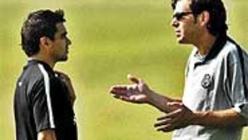 <b>EXPLICACIONES</B>. Ibagaza y Alemany hablaron de su traspaso durante el entrenamiento en Birmingham.