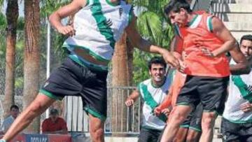 <b>OPCIONES. </b>Cabrera puede ser titular ante el Albacete.