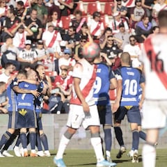Los goles de Yuri e Isi guían a la Ponfe en su saqueo a Vallecas