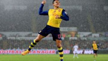 Alexis Sanchez festeja su gol al Swansea. Fue su cuarto partido consecutivo anotando.