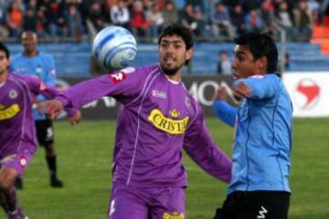 Jos&eacute; Alfredo Castillo (derecha): lleg&oacute; a O'Higgins en 2007 con el cartel de seleccionado de Bolivia, pero no convenci&oacute;. Hoy juega en Oriente Petrolero.
