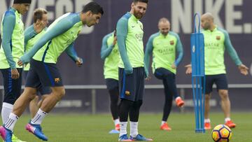 Los futbolistas del Barcelona se ejercitaron ayer en la Ciutat Esportiva en una sesión marcada por la intensidad.