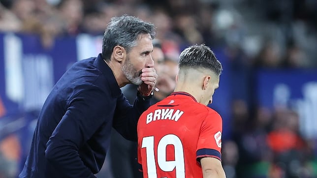 Alerta en Osasuna... y la Selección: Bryan Zaragoza se va lesionado