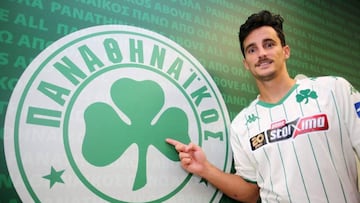 Juankar, posando con la camiseta del Panathinaikos.