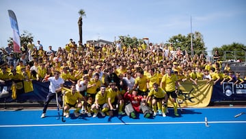 Abdican el Rey y la Reina