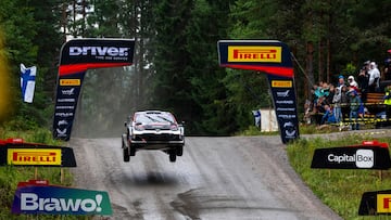 Kalle Rovanpera, con el Toyota en Finlandia.