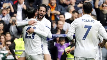 Los jugadores del Real Madrid celebran el gol de Morata.