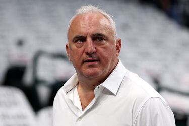 Saša Doncic, padre de Luka Doncic, a su llegada al American Airlines Center de Dallas para estar presente en la vuelta de su hijo a Dallas.