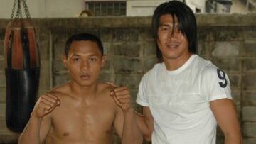 Somrak Khamsing junto a un joven
Saenchai, luchador considerado el GOAT actual.