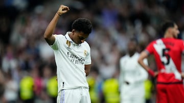 El brasileño del Real Madrid, Rodrygo, festejó con la señal del 'Black Power' por el caso Vinicius, en la victoria de Real Madrid ante Rayo Vallecano.