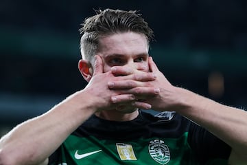 Lisbon (Portugal), 14/12/2024.- Sporting player Viktor Gyokeres celebrates after scoring the 1-0 during the Portuguese First League soccer match between Sporting and Boavista at Alvalade Stadium in Lisbon, Portugal, 14 December 2024. (Lisboa) EFE/EPA/JOSE SENA GOULAO
