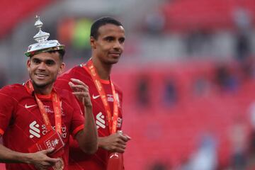 Luis Díaz salió campeón de la FA Cup con Liverpool que venció 6-5 al Chelsea en los lanzamientos desde el punto penal.