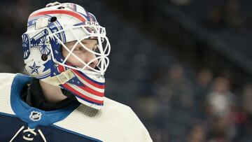 El portero Matiss Kivlenieks, durante un partido con los Columbus Blue Jackets de la NHL.