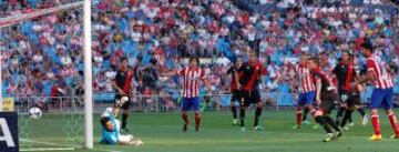 Liga Bbva. Atlético de Madrid - Rayo Vallecano. 1-0. Raúl García marca el primer tanto de cabeza.