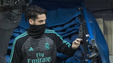 Isco, en el banquillo durante el partido Real Madrid-Deportivo. 