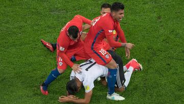 Futbol, Chile vs Alemania
El jugador de la seleccion chilena Alexis Sanchez, derecha, en acción durante el partido final de la Copa Confederaciones en el estadio Kretovsky de San Petersburgo, Rusia.
02/07/2017
Firophotosport/Photosport
********
Football, Chile vs Germany
Chile's player Alexis Sanchez, right, in action during the Confederations Cup final football match at the Kretovsky stadium in Saint Peterburg, Russia.
02/07/2017
Firophotosport/Photosport