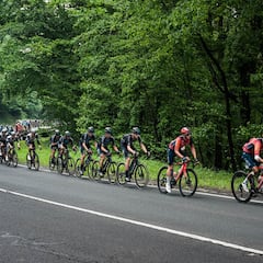 Egan Bernal activo en etapa 4, pero pierde un puesto en la general