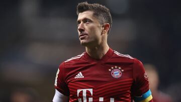 FRANKFURT AM MAIN, GERMANY - FEBRUARY 26: Robert Lewandowski of Muenchen wears an additional armband in the colours of the Ukrainian flag during the Bundesliga match between Eintracht Frankfurt and FC Bayern M&uuml;nchen at Deutsche Bank Park on February 