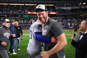 Walker Buehler #21 Y Clayton Kershaw #22.   Elsa/Getty Images/AFP (Photo by ELSA / GETTY IMAGES NORTH AMERICA / Getty Images via AFP)