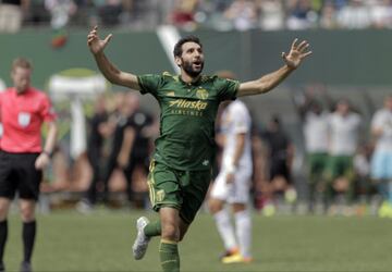 Es el mejor elemento del Portland Timbers. Ofensivamente es muy creativo y posee una gran visión de campo. Goles y asistencias le han valido para ser el mejor pagado de la institución.