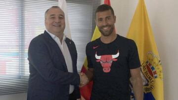 David García durante el acto de renovación con Las Palmas.