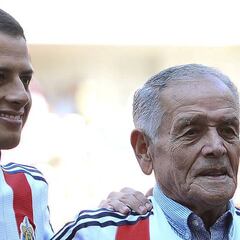 Tomás Balcázar y “Chicharito” Hernández, abuelo y nieto siempre unidos