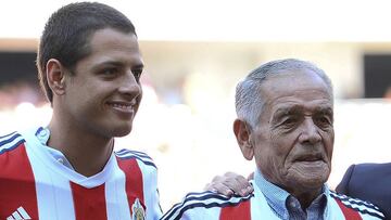 Tomás Balcázar y “Chicharito” Hernández, abuelo y nieto siempre unidos