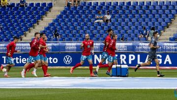El Lugo calentando antes del partido contra el Oviedo