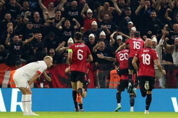 Albania celebra la victoria ante Chequia. 