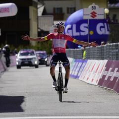 Hayter da una exhibición en solitario en el Giro sub-23