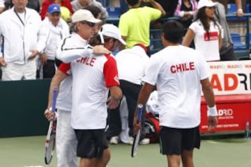 Junto a Jorge Aguilar jugó el último partido de dobles de su carrera en Copa Davis. Luego jugó el quinto punto ante Italia en 2011 pero se retiró por lesión.