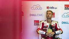 &Aacute;lvaro Bautista en el box de Ducati.